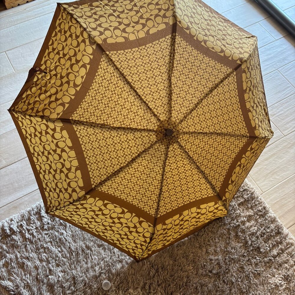 Authentic COACH Signature Classic Retractable Umbrella- LIKE NEW